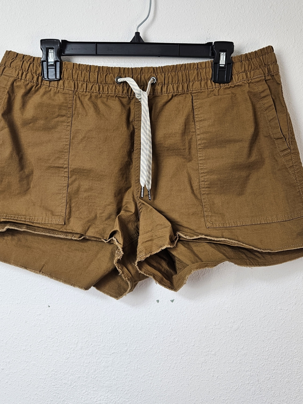 Vuori Women's Drawstring Cotton Shorts in Brown